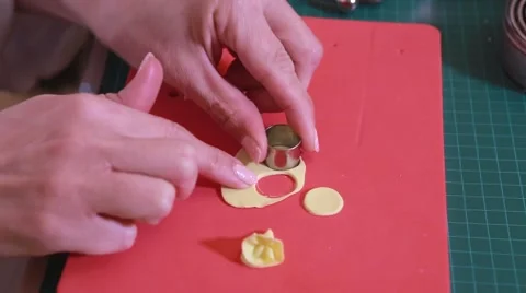 Baker lady decorating cookies Stock-Footage 61869074