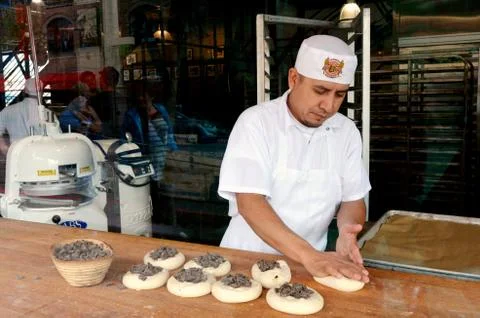Baker prepair bread in Boudin Bakery in San Francisco - California Stock Photos