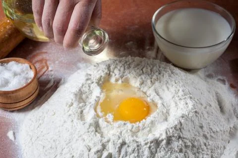 Baker prepared flour for baking Foto stock
