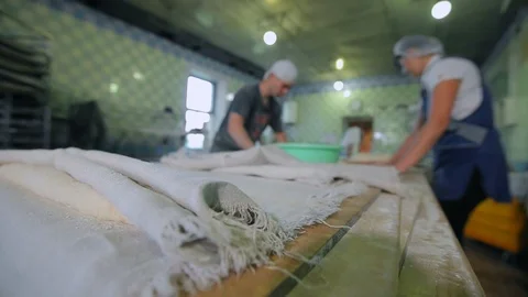 Baker Prepares Raw Bread For Baking 스톡 동영상 89576239