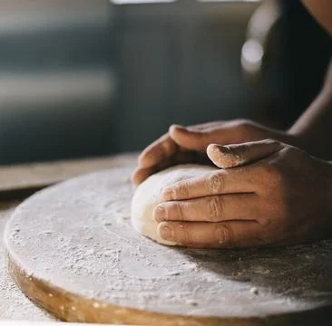 Baker preparing dough Stock-Fotos