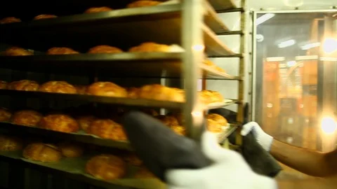 Baker pulls out fresh bread from the oven Video stock 105081739