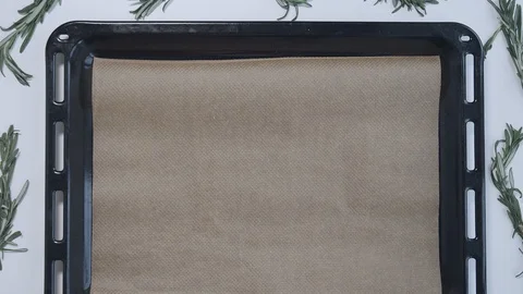 Baker puts five heart-shaped pink cookies to oven tray. Valentine's Top View. Vidéo 122821598