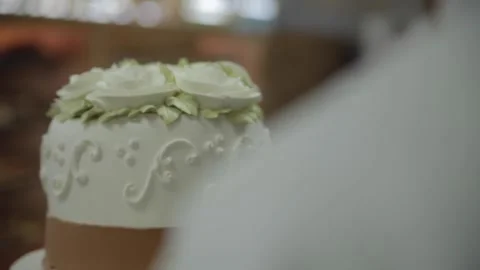 A baker spraying gloss on a wedding cake Stock Footage 231414056