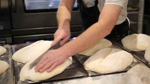 Baker work and shape bread 库存影片 201894395