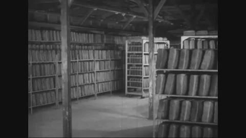 Bakers push the racks of baked bread - 1917-1918 Vídeos de archivo 83702517