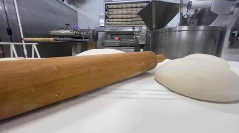 Baker's utensils for making bread in front of bread making machines. 스톡 사진