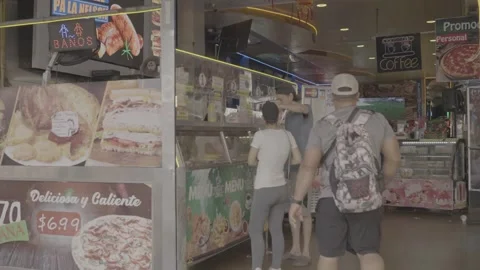 A bakery and its customers in Panama Vidéo 343743241