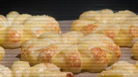 Bakery buns baking timelapse. Organic food concept. Popular fast food in th.. Stock Footage 272450823