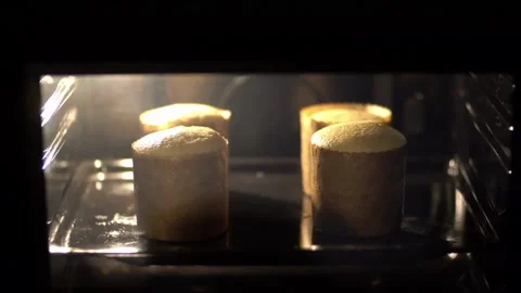 Bakery buns baking timelapse. Organic food concept. Popular fast food in the Video stock 336576668