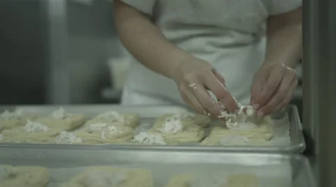 Baking - Adding toppings to pastry 库存影片 63768192