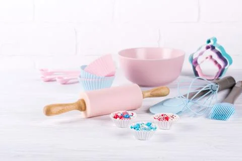 Baking background with kitchen tools Foto stock