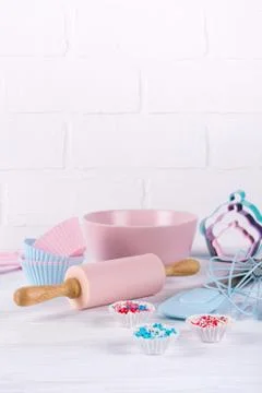 Baking background with kitchen tools Foto stock