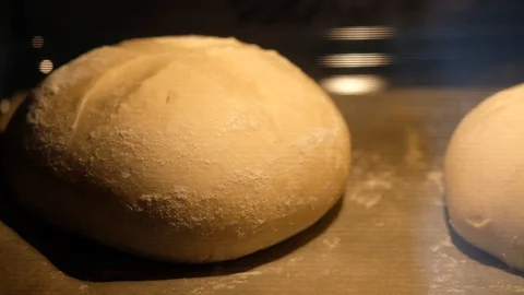 Baking bread in a high temperature oven. Slow motion. Video stock 128255835