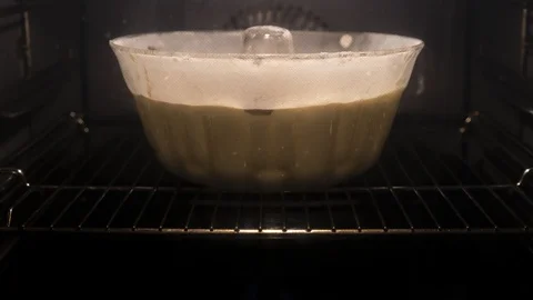 Baking of a bundt cake, time lapse 스톡 동영상 126989069