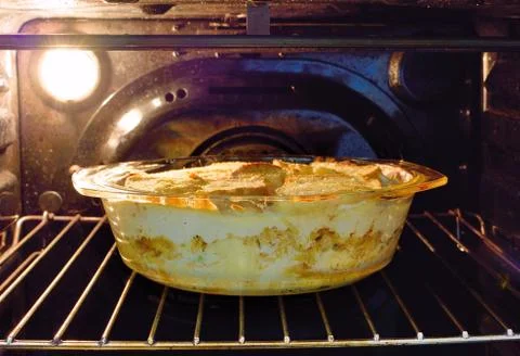 Baking the cake 库存照片