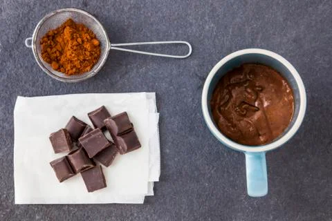 Baking a chocolate cake in a mug - mixed dough with chocolate chips Stock-Fotos