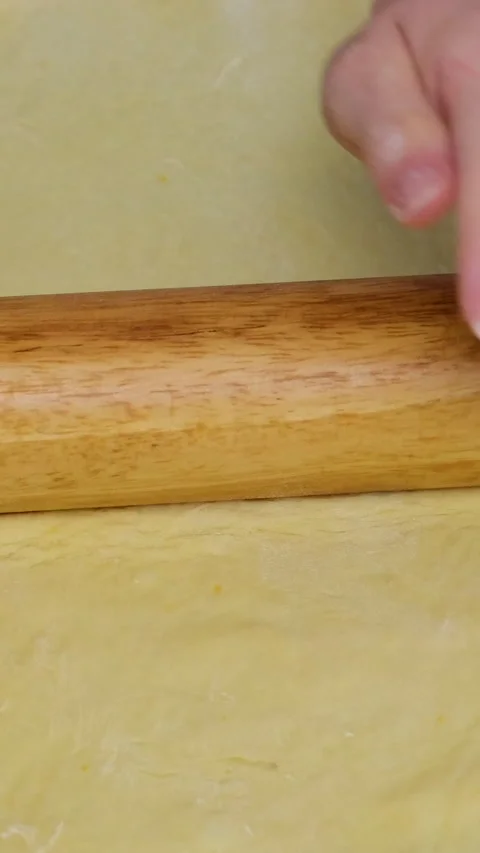 Baking for Christmas Easter Making homemade cruffin step by step, rolling yeast Stock-Footage 323704396