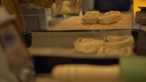 Baking Cinnamon Rolls 動画素材 129772463