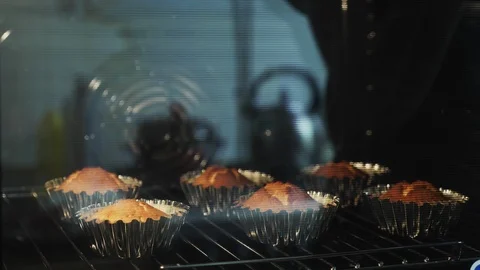 Baking cupcake in the oven Stock Footage 98732792