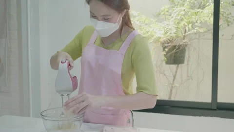 Baking Delight: Mixing Ingredients for a Sweet Treat Vidéo 342281633