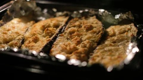 Baking eggplant/aubergine Stock Footage 90511665