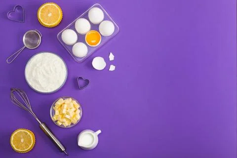 Baking flat lay background with eggs floor butter lemon muffins Foto stock