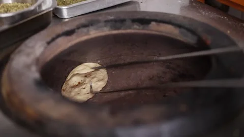 Baking Fresh Naan Bread in Traditional Clay Tandoor Oven Vídeos de archivo 345693409