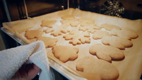 Baking gingerbread cookies Stock Footage 141678656