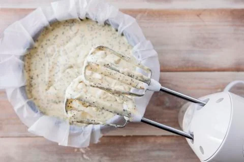 Baking a lemon cake - lemon cake dough with poppy seeds Stock-Fotos