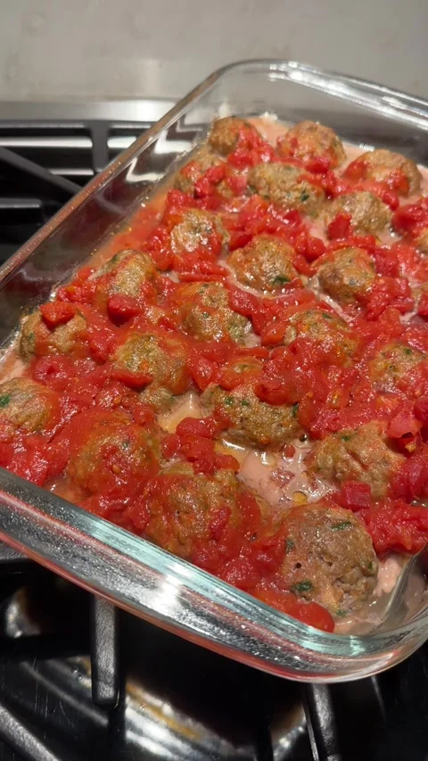 Baking Meatballs in Tomato Sauce Video stock 320851402