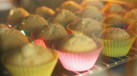 Baking muffins in oven time lapse 動画素材 45174932