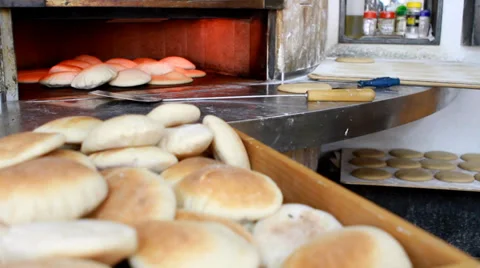 Baking pita in tabun 스톡 동영상 33528502