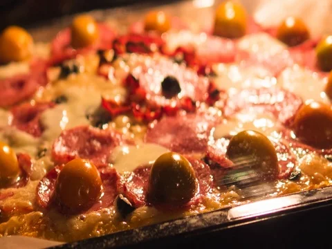 Baking pizza in oven. Hyperlapse close up Video stock 85436325