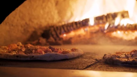 Baking pizza process 動画素材 124985947