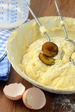 Baking a plum cake Foto stock