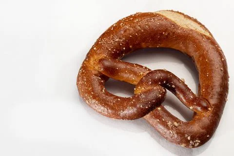 Baking pretzels on a white background. Isolate. White background. Фото