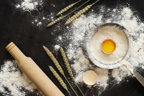 Baking process background, top view. Flour with raw egg, rolling pin 스톡 사진