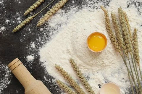 Baking process background, top view. Flour with raw egg, rolling pin 스톡 사진