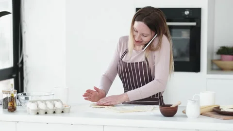 Baking process female cooker mobile communication 스톡 동영상 227192355