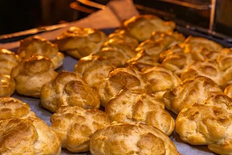 Baking pudding cookies in the oven Stock Photos