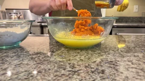 Baking Pumkin Bread Adding Pureed Pumpkin Slow Stock Footage 320086683