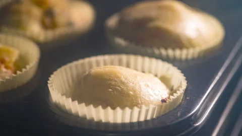 Baking savory muffins with peppers - Timelapse Stock-Footage 260230783