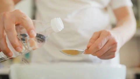 Baking soda vinegar quenching Stock-Footage 88447166
