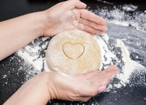 Baking for Valentines day and romantic date. Cooking homemade cookies Foto stock