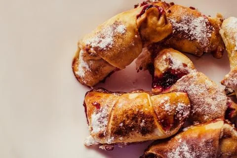 Baking on a white plate. Foto stock