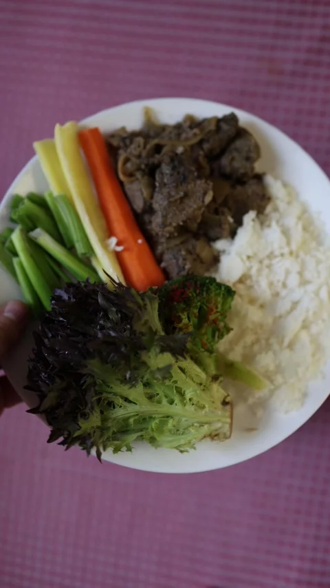 Balanced beef rice meal with vegetables Stock Footage 340221410