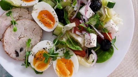 Balanced Diet Meal with Eggs and Vegetables Rotation Shot Vídeos de archivo 332751580