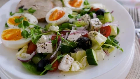 Balanced Diet Meal with Eggs and Vegetables Rotation Shot Vídeos de archivo 332751582