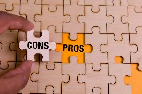 Balancing pros and cons for decision making Foto stock